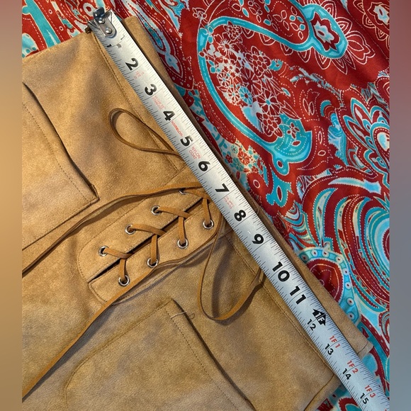 Bohemian Hippie Faux Suede Lace-Up Mini Skirt in Tan. Back zip. Size M NWOT - Picture 6 of 7